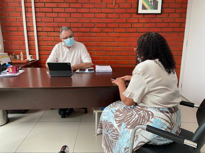 Secretário Florentino Neto voltou a dar expediente na Sesapi após se curar da Covid-19